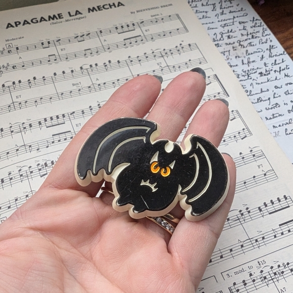 Black Bat Brooch with Orange Eyes - Picture 6 of 6
